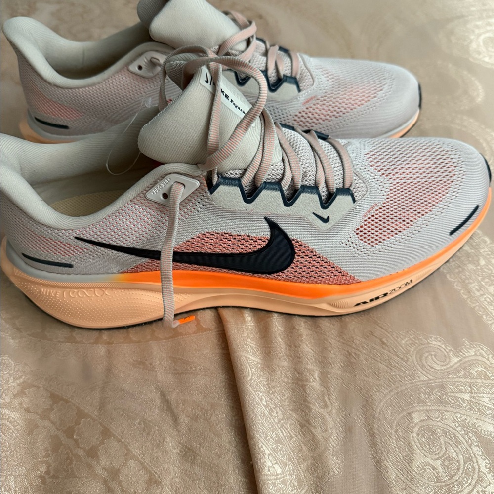 Nike Air Zoom Beige and Orange Running Shoes - Picture 3 of 8